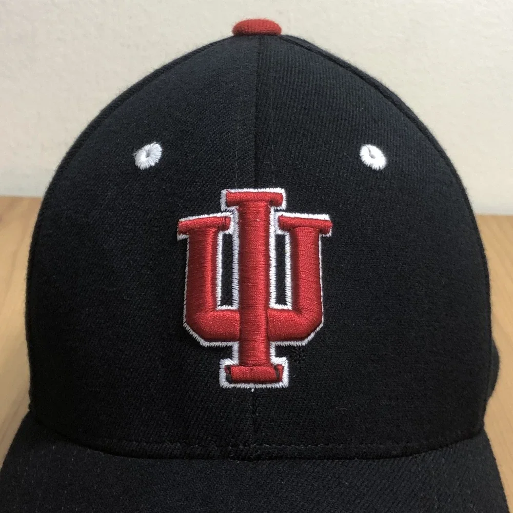 Indiana Hoosiers Zephyr Stretch Fit Hat Size M/L Black Red NCAA